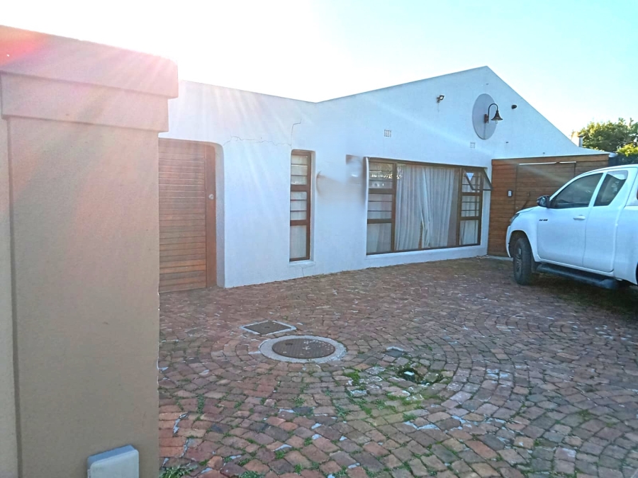 4 Bedroom Property for Sale in Bothasig Western Cape